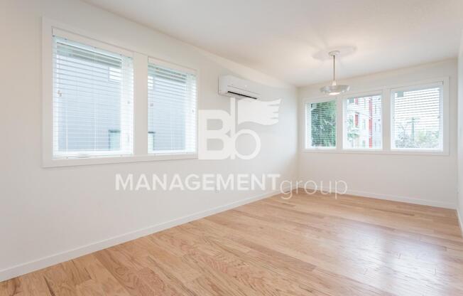 Light & Bright Newer Duplex in Close-in NE Portland!