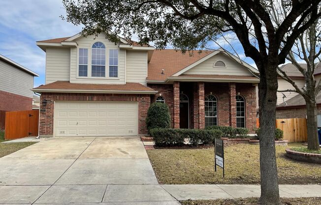 SPACIOUS 4 BEDROOM IN A LOVELY CIBOLO COMMUNITY FEATURING AN ISLAND KITCHEN & THREE LIVING AREAS***RANDOLPH AFB***COMMUNITY POOL