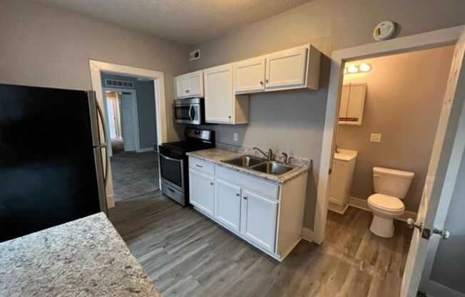 2 beds, 1 bath, 700 sqft, $675, Unit 2025 1/2