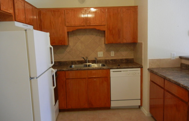 2 beds, 1.5 baths, 1,100 sqft, $875, Unit B