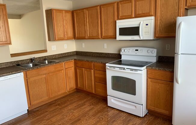 3 beds, 2.5 baths, 1,440 sqft, $1,565, Unit 3CW