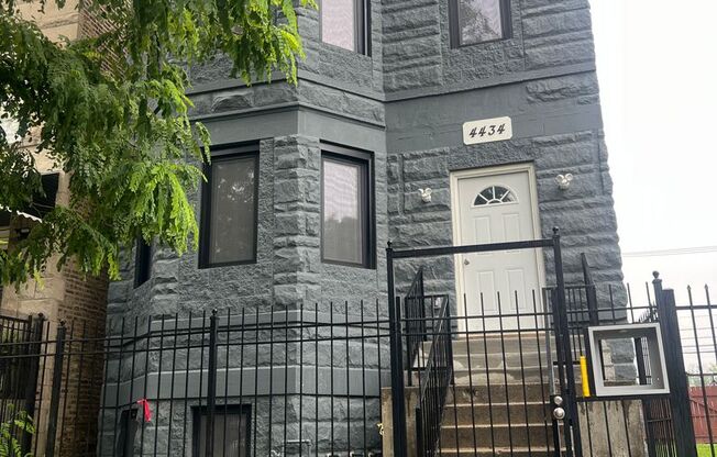 4434 W Monroe St, Chicago, IL, 60624