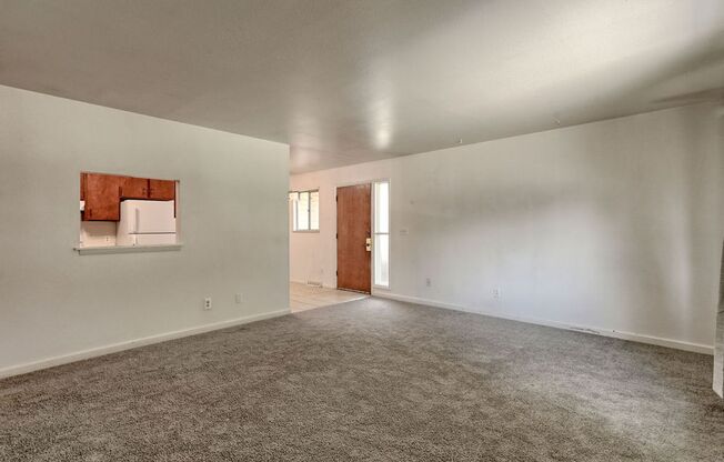 3 beds, 1 bath, $1,575, Unit 2821 Stanford Rd