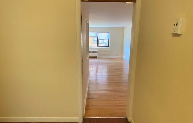 1 bed, 1 bath, 650 sqft, $1,100, Unit 2722-W3