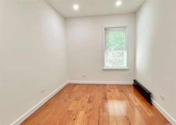 3 beds, 1 bath, $3,200, Unit 2