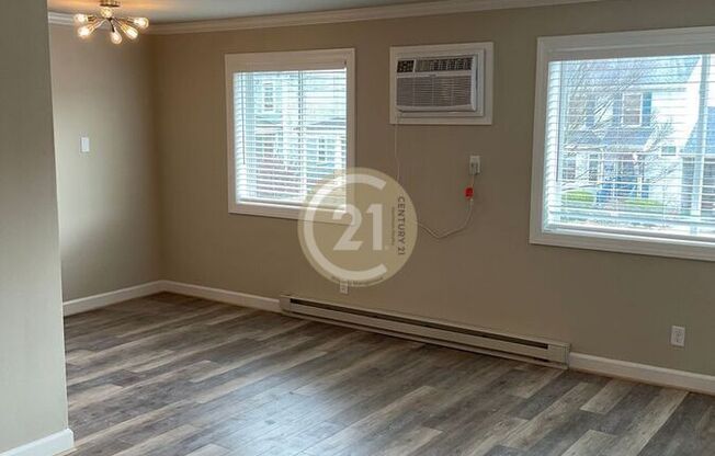 318 W 36 ST