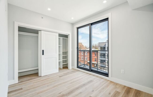 2 beds, 1 bath, $2,650, Unit 411
