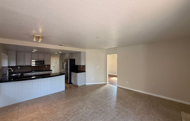 Beautiful 4B/2.5BA House in Vista w/ Attached Garage & AC!