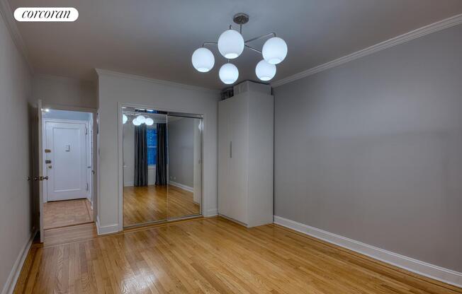 41 16 47 AVE