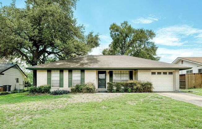 Nice 3 bed, 2 bath home with 1 car garage on tree shaded lot!