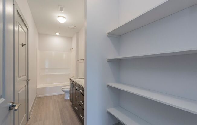 1 bed, 1 bath, 620 sqft, $1,700, Unit Heritage East- Unit 216
