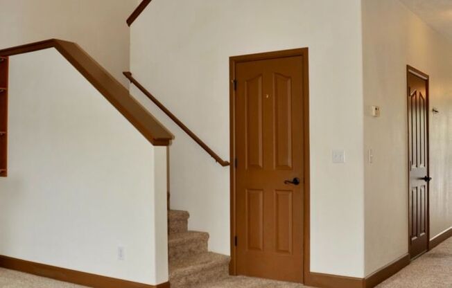 3 bed 2.5 bath Townhome with A/C & gas fireplace