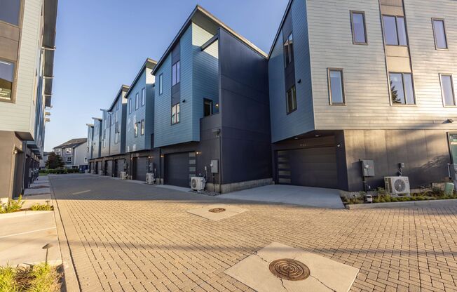 Riverside Townhomes - Waterfront Living in Vancouver