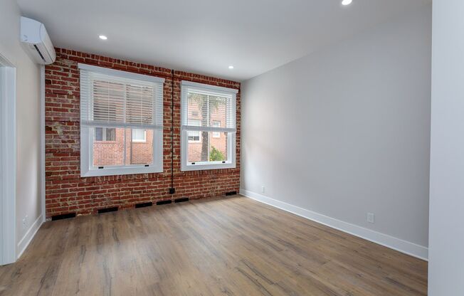 Studio, 1 bath, 295 sqft, $1,950, Unit 212