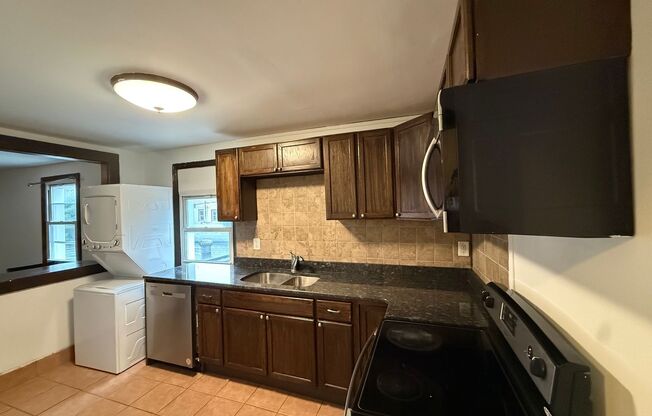 6 beds, 2 baths, 1,600 sqft, $2,000, Unit Unit 3