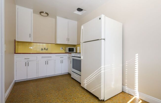 1 bed, 1 bath, $2,895, Unit B