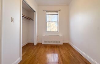 3 beds, 1 bath, $4,500, Unit 3