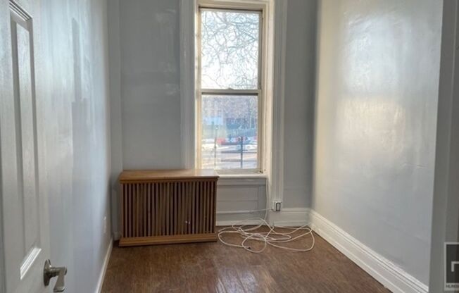 3 beds, 1 bath, $3,027, Unit 2