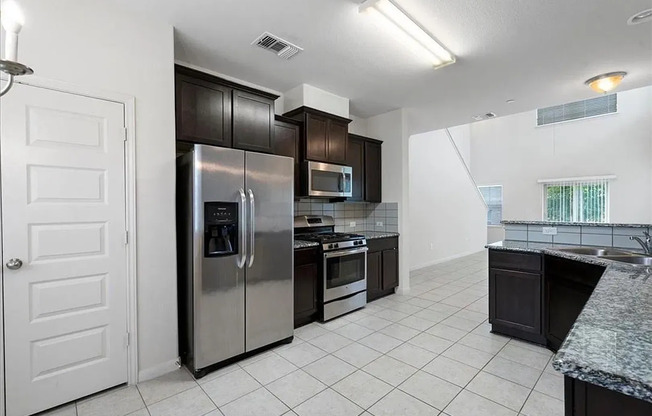 Elegant & Spacious Cityside Townhome with Resort-Style Amenities