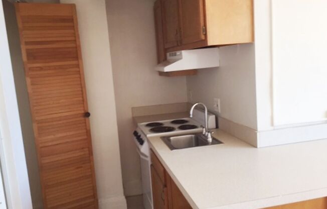 Studio, 1 bath, 240 sqft, $1,100, Unit 617A
