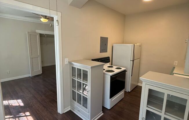 Studio, 1 bath, 425 sqft, $1,425, Unit 18