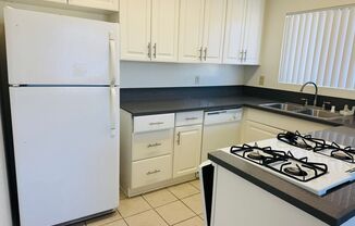 2 beds, 2 baths, 800 sqft, $2,685, Unit 4