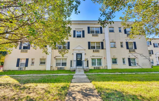 UTILITIES INCLUDED! 2 Bedroom Condo Near Huntington Station