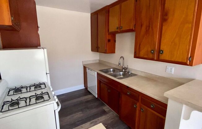 Studio, 1 bath, 585 sqft, $1,995, Unit 26