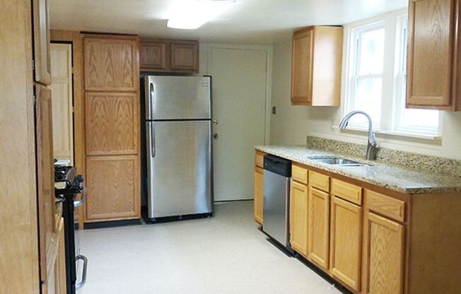 2 beds, 1 bath, $1,000, Unit Beech 715.1