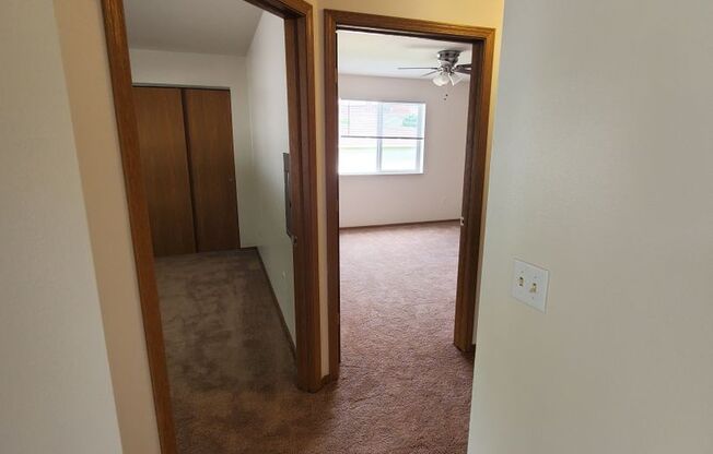 2 beds, 1 bath, 1,050 sqft, $1,259, Unit PL   7606