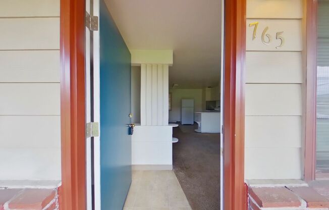 1 bed, 1 bath, $1,100, Unit 765