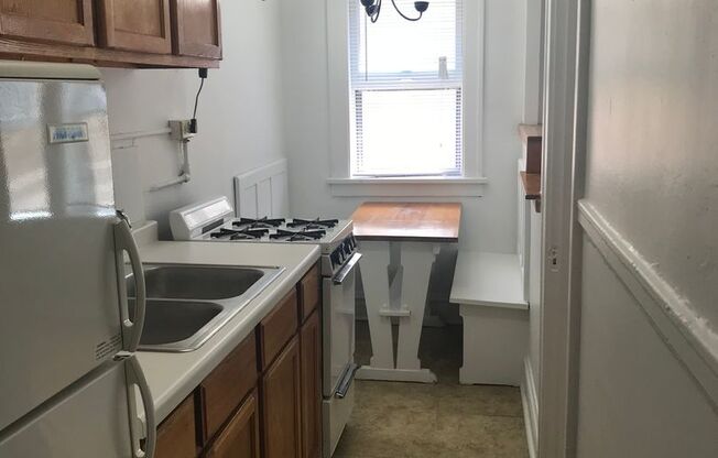 Studio, 1 bath, 375 sqft, $775, Unit 304