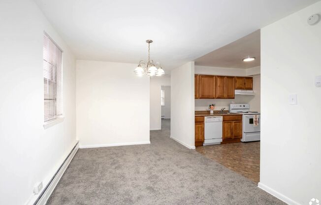 2 beds, 1 bath, 925 sqft, $1,469, Unit B04