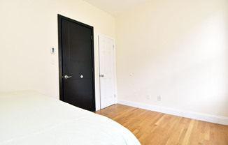 3 beds, 1 bath, $3,650, Unit 4-R