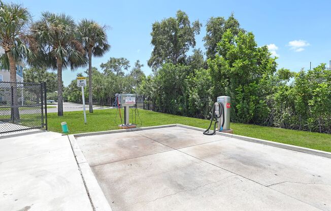 3 beds, 2 baths, $2,150, Unit Apt 711