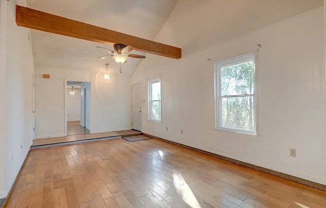 Spacious, quiet townhouse