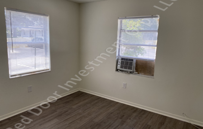 2 beds, 1 bath, $1,095, Unit F1