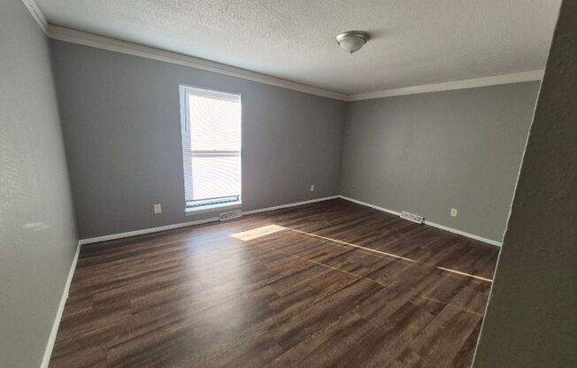 2 beds, 1 bath, 945 sqft, $1,100, Unit 4001D