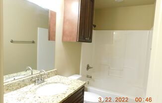 3 beds, 2 baths, $1,395, Unit B