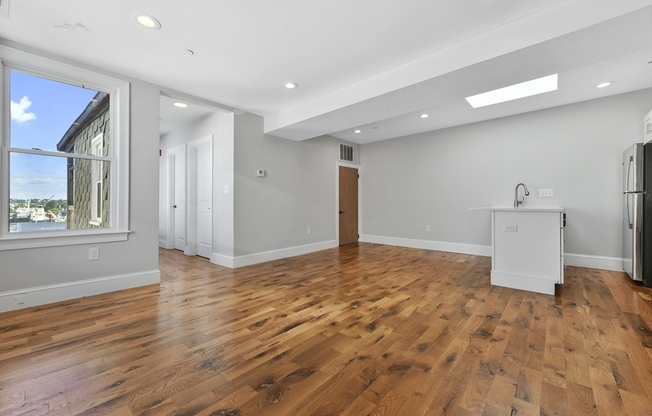 70 W EAGLE ST
