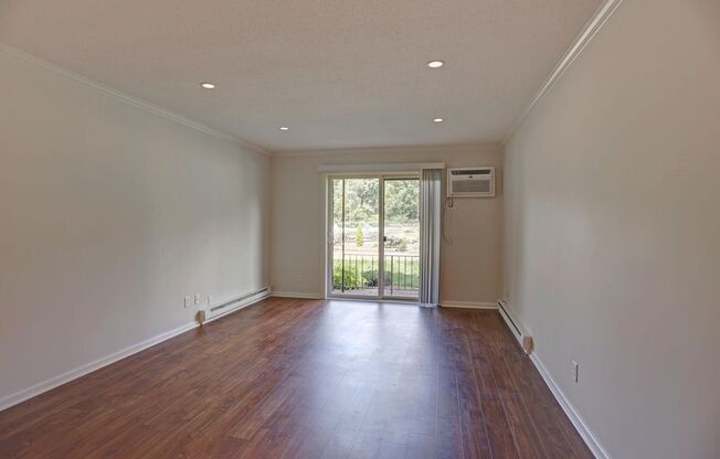 2 beds, 1.5 baths, 942 sqft, $2,095, Unit 412-202