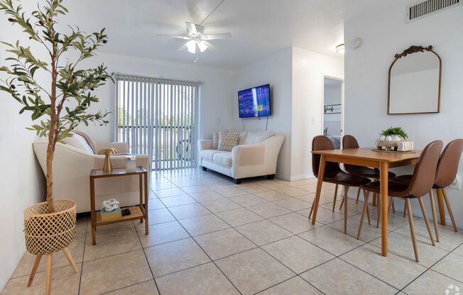 2 beds, 1 bath, 780 sqft, $1,450, Unit 56