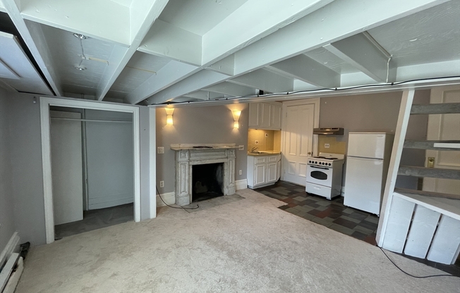 Studio, 1 bath, 400 sqft, $2,400, Unit 3B