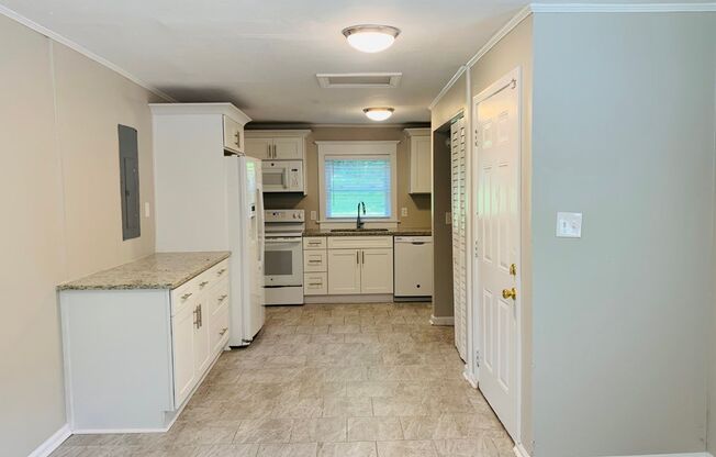 Wow! Grant Park Location! 3 bed, 2 bath, hardwood flooring, fireplace, renovated, ceiling fans, private yard, must see!