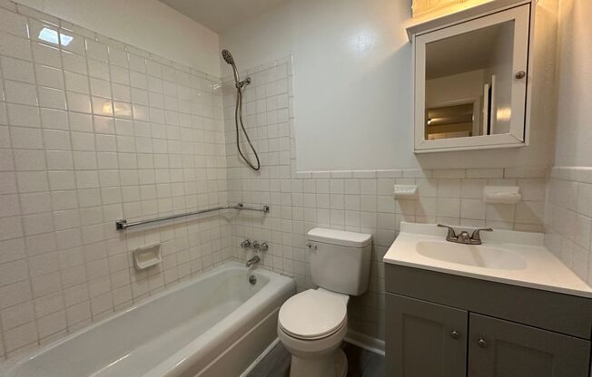 2 beds, 1 bath, $850, Unit Apt 21