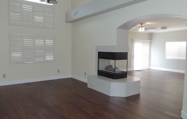 Spacious 4-Bedroom Home with Pool & 3-Car Garage – Pool Service Included!