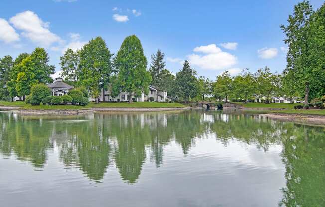 Island Park lake Apartments in Kent, WA
