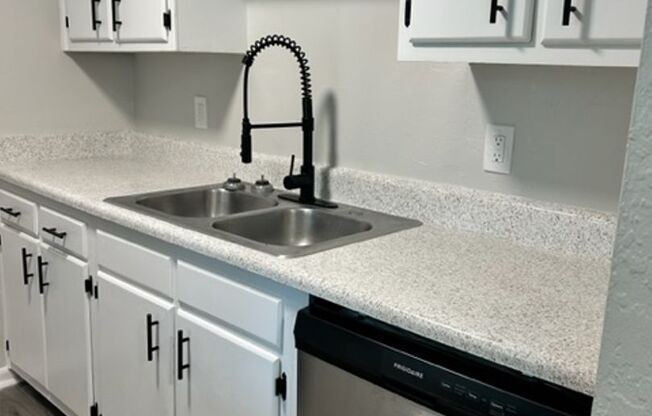 2 beds, 1 bath, 796 sqft, $1,234, Unit 1204