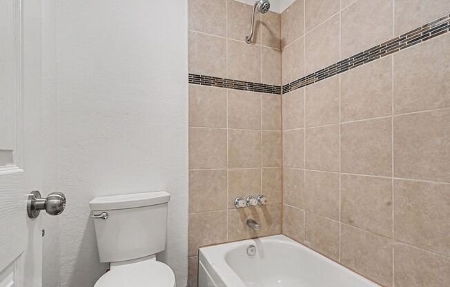 4 beds, 2 baths, $1,725