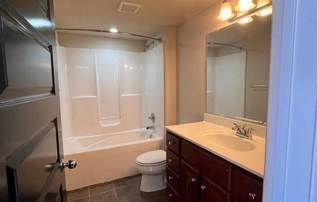 1 bed, 1 bath, 637 sqft, $1,075, Unit 301